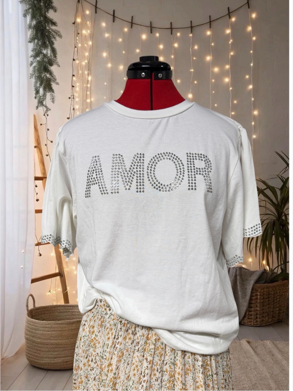onTwelfth AMOR bling beaded White Tee with scalloped short sleeves
